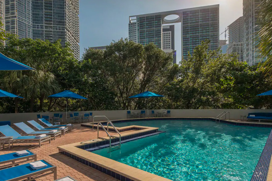 hyatt-regency-pool
